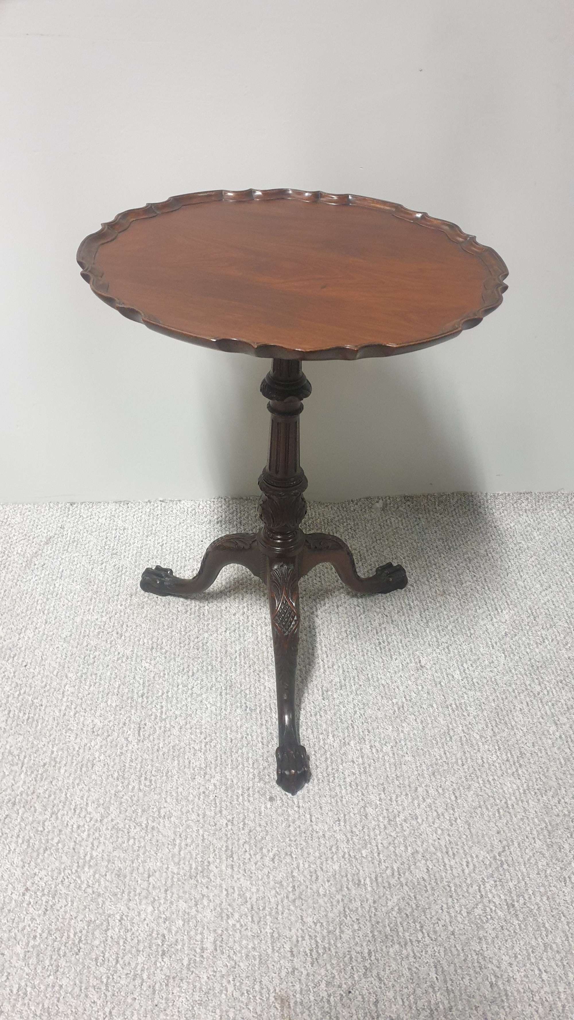 Superb Mahogany Pedestal Table