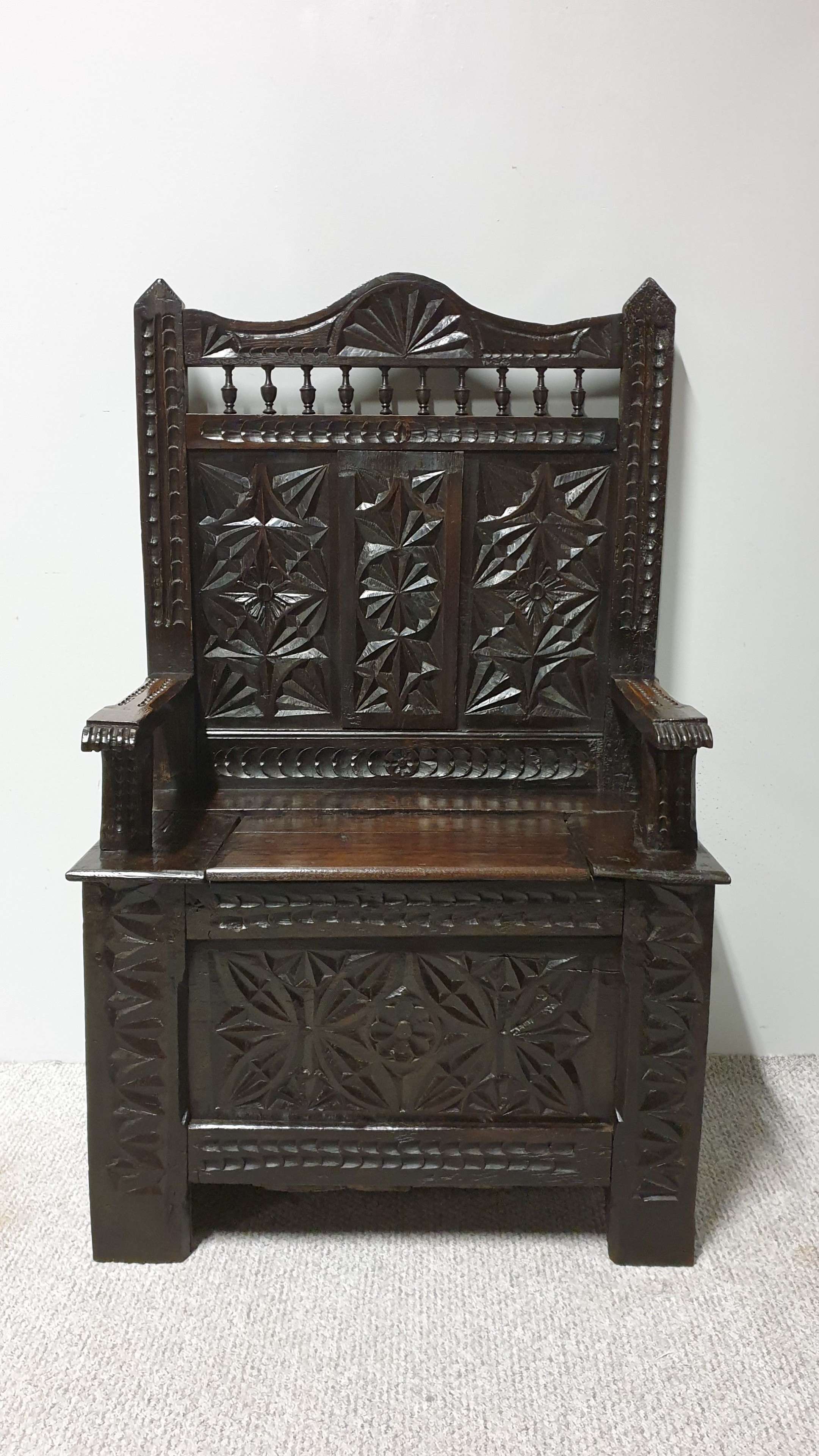 C16th Oak Monks Bench Settle of Small Proportions