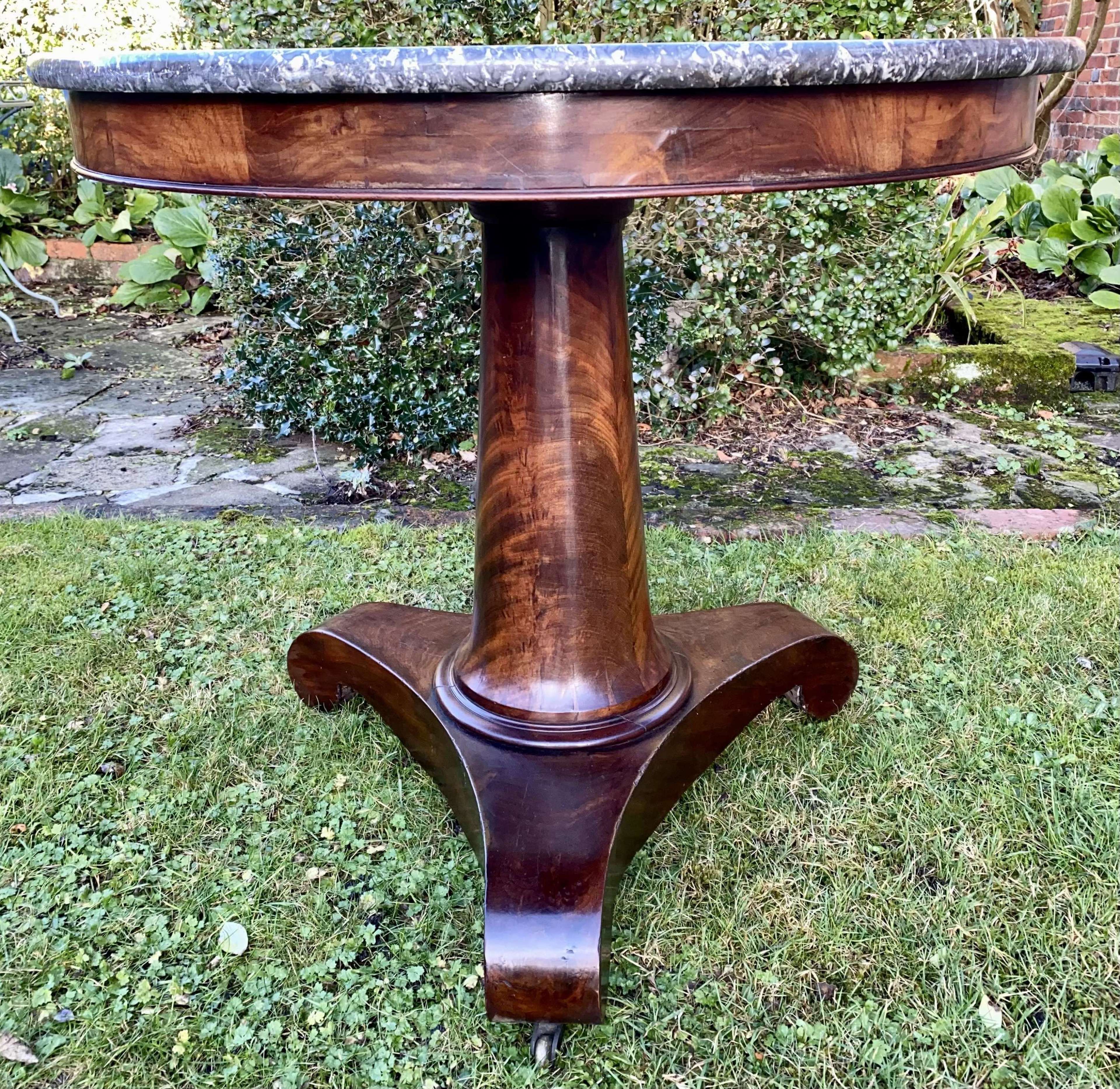 Flame mahogany Gueridon or centre table