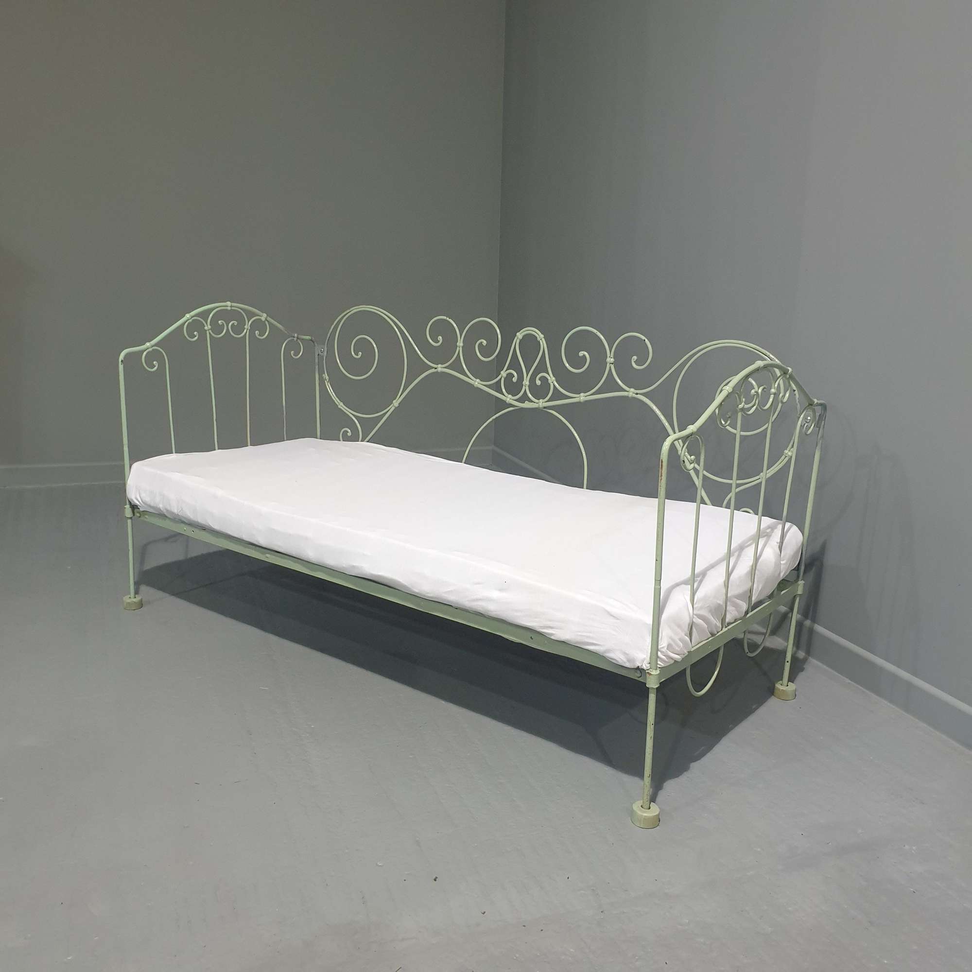 French Iron Day Conservatory Bed